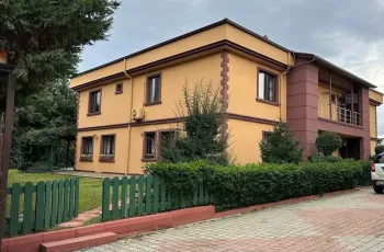 位于布于克切克梅杰的大型家庭别墅，配有私人游泳池